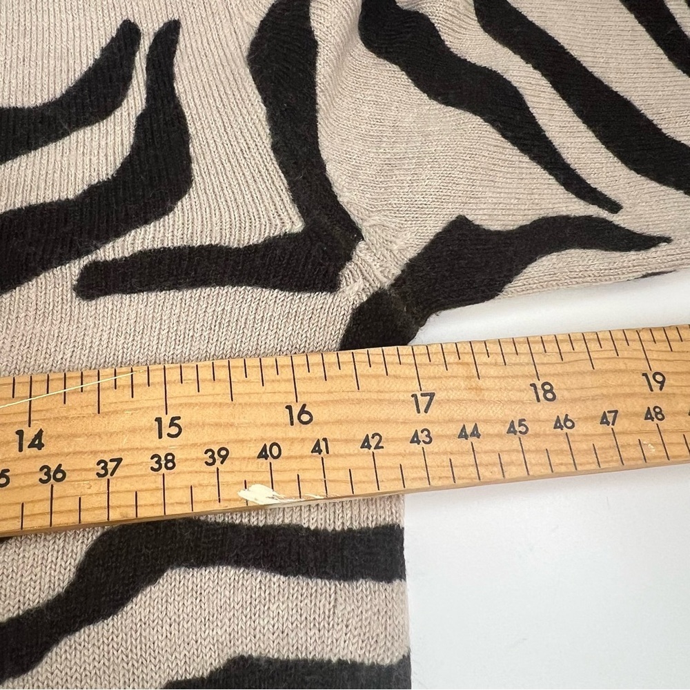 Marks & Spencer Zebra Print Crew-Neck Lightweight Sweater - Size8 - Picture 8 of 9